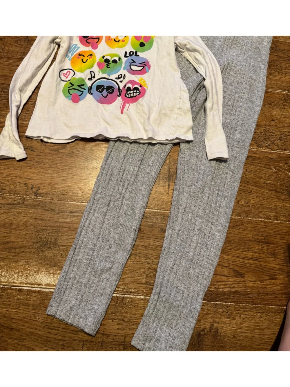 Girls 7-8 gray ribbed leggings & smile face tee